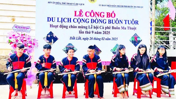 Phát Hiện 18 Hài Cốt Liệt Sĩ Tại Xã Ia Boòng, Tỉnh Gia Lai Thanh Thiếu Niên Trình Diễn Chiêng Tre Tại Buôn Tuôr, Xã Hòa Phú, Tỉnh Đắk Lắk.