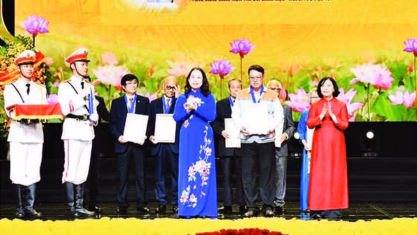 Kỹ sư Lưu Hoàng Phương được trao danh hiệu Công dân Thủ đô ưu tú năm 2025.