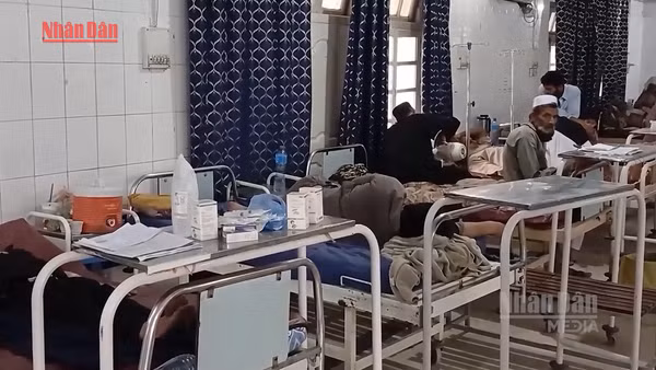 [Video] Pakistan: Đánh bom tự sát nhằm đồn cảnh sát, 15 sĩ quan thiệt mạng 