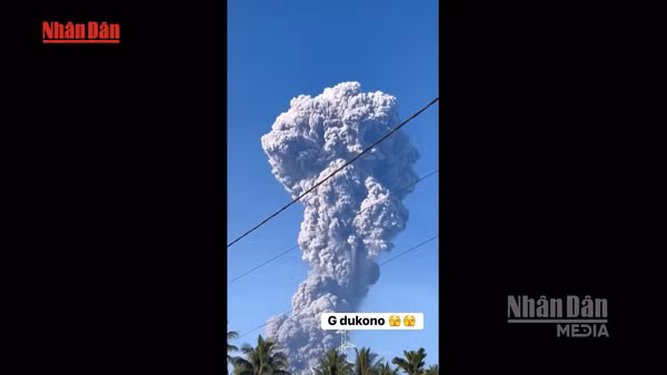 [Video] Hai du khách Singapore thiệt mạng trong vụ núi lửa Indonesia phun trào 