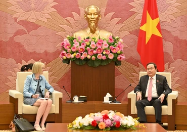 Chủ tịch Quốc hội Trần Thanh Mẫn tiếp Đại sứ Australia Gillian Bird. (Ảnh Duy Linh)