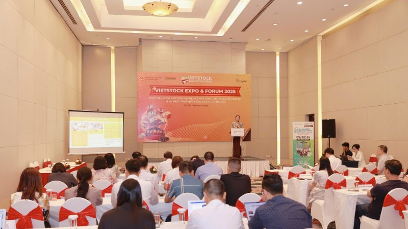Đại diện các doanh nghiệp và cơ quan báo chí tại buổi họp báo.