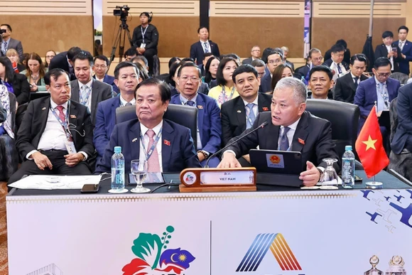 Đoàn đại biểu Việt Nam dự Phiên toàn thể thứ nhất, Đại hội đồng liên Nghị viện các nước ASEAN lần thứ 46 (AIPA-46). 