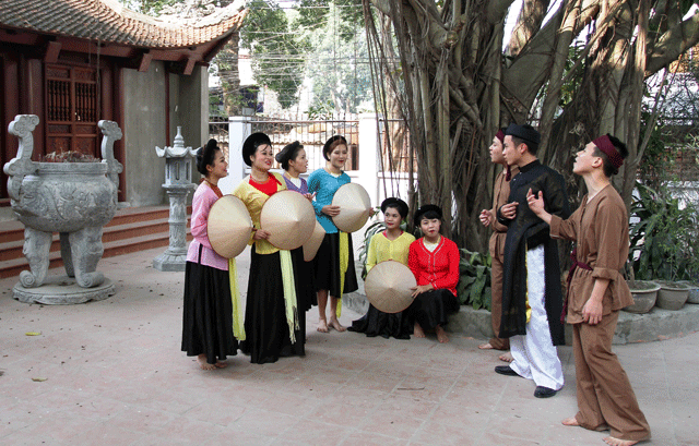 Những làng nông dân mê hát chèo ảnh 2