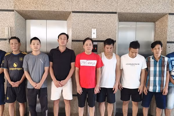 Các đối tượng trong đường dây tổ chức và đánh bạc bằng hình thức cá độ bóng đá.