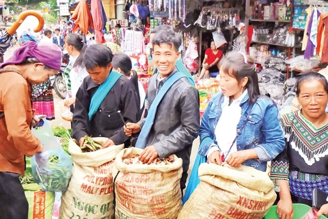 Nông thổ sản, mặt hàng bản địa được mua bán, trao đổi nhiều ở chợ Mường Hum.