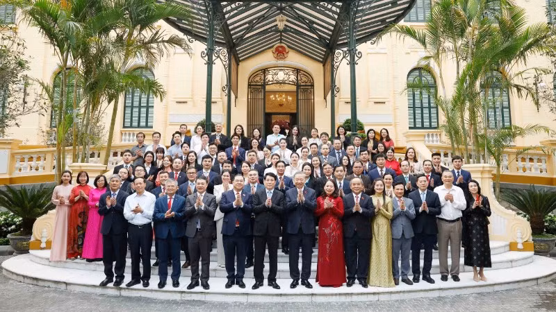 Tổng Bí thư, Chủ tịch nước Tô Lâm gặp mặt cán bộ, nhân viên Văn phòng Chủ tịch nước. (Ảnh: TTXVN)