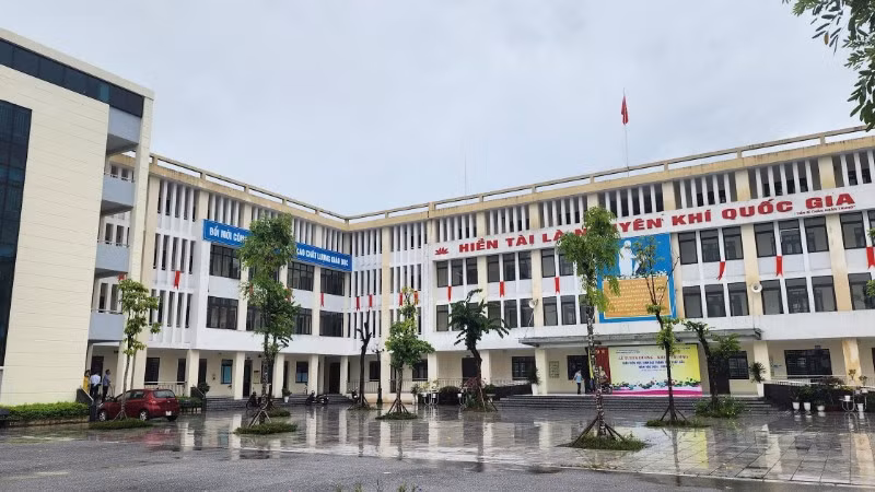 Trường trung học cơ sở Lý Tự Trọng (tỉnh Bắc Ninh) đạt chuẩn quốc gia mức độ 2 và đạt kiểm định chất lượng giáo dục mức độ 3.