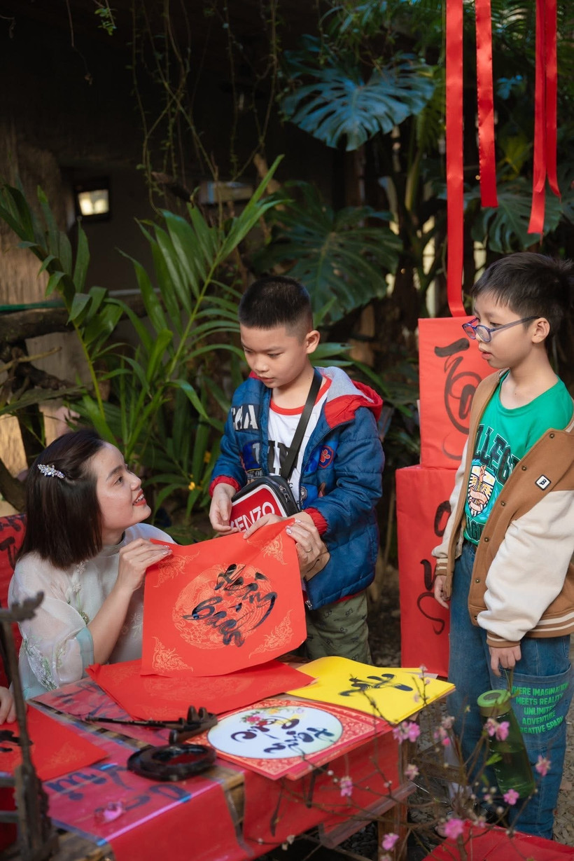 Niềm vui đầu năm với chữ và đạo học tại một không gian văn hóa tư nhân ở thành phố Huế. Ảnh: Xuân Thao