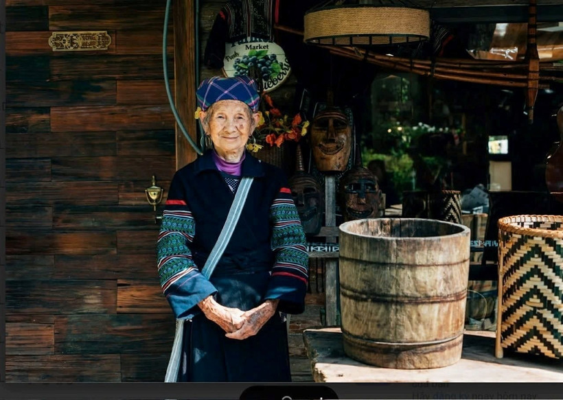 Cụ Rua luôn giữ dáng vẻ khiêm nhường, ánh mắt và nụ cười tươi. Ảnh: Cao Giang