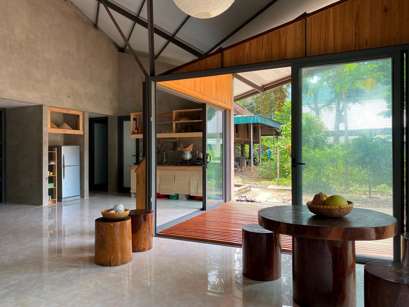 Không gian bên trong Túp House (tỉnh Thanh Hóa) thoáng mát, gọn gàng, hòa hợp thiên nhiên. 