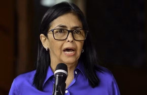 Tổng thống lâm thời Venezuela Delcy Rodriguez trong cuộc họp báo tại Caracas, ngày 14/1/2026. (Ảnh: THX/TTXVN)