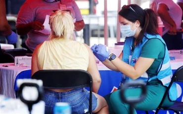 Tiêm vaccine phòng bệnh đậu mùa khỉ cho người dân tại New Orleans (Mỹ), ngày 13/8/2022. (Ảnh: THX/TTXVN)