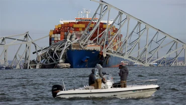 Toàn cảnh tàu Dali đâm vào cầu Francis Scott Key. (Ảnh: Reuters)