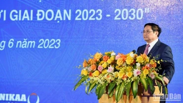 Thủ tướng Phạm Minh Chính phát biểu tại Lễ phát động Phong trào "Cả nước thi đua xây dựng xã hội học tập, đẩy mạnh học tập suốt đời giai đoạn 2023-2030". (Ảnh: Trần Hải).