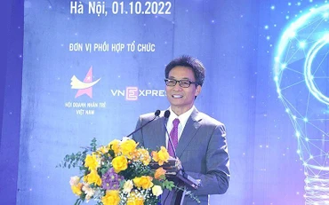 Đồng chí Vũ Đức Đam phát biểu ý kiến tại Diễn đàn.