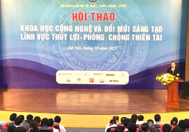 Thứ trưởng Nông nghiệp và Phát triển nông thôn Phùng Đức Tiến phát biểu tại hội thảo.