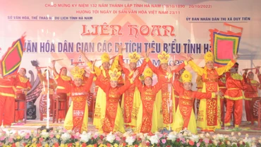 Tiết mục trình diễn nghệ thuật dân gian tại liên hoan.