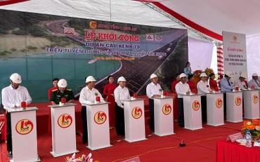 Lãnh đạo tỉnh Long An ấn nút khởi công cầu Kênh 79. 