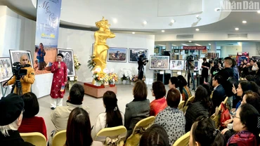 Triển lãm thu hút nhiều văn nghệ sĩ, đại diện tổ chức văn hóa-ngoại giao, người dân và du khách. 