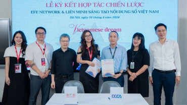 Đại diện hai đơn vị cùng các nhà quản lý, chuyên gia tại buổi ký kết.
