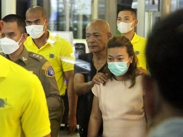 Cảnh sát Thái Lan bắt giữ Sararat Rangsiwuthaporn. (Nguồn: Reuters)