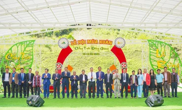 Khai mạc Lễ hội mùa Xuân Cổng Trời Đông Giang.