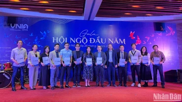 Có 13 tổ chức, cá nhân được Hội Nội thất Việt Nam kết nạp hội viên trong dịp này.