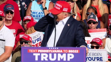 [Ảnh] Cựu Tổng thống Mỹ Donald Trump bị thương sau vụ nổ súng