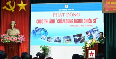 Đại tá Ngô Anh Thu, Phó Tổng Biên tập Báo Quân đội nhân dân phát biểu phát động cuộc thi. (Ảnh: Trường Giang)