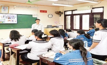 Ứng dụng công nghệ thông tin vào giảng dạy, những tiết học của thầy giáo Bùi Xuân Phong sinh động, hiệu quả hơn.