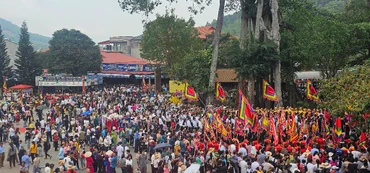 Không khí ngày hội tưng bừng tại Tây Thiên.