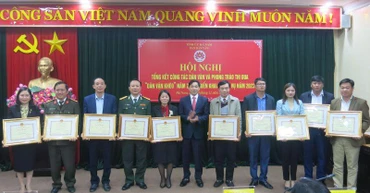 Các tập thể có thành tích xuất sắc trong mô hình Dân vận khéo được nhận Bằng khen của Chủ tịch Ủy ban nhân dân tỉnh.