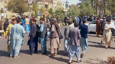 Người dân tại tỉnh Herat hoảng loạn sau khi xuất hiện động đất. (Ảnh: Reuters)