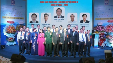 Đoàn Chủ tịch Hiệp hội Doanh nghiệp nhỏ và vừa tỉnh Bà Rịa-Vũng Tàu ra mắt đại hội.
