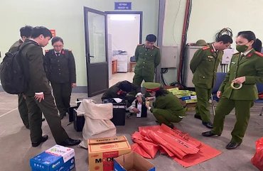 Cơ quan chức năng tỉnh Tuyên Quang tiến hành khám xét Chi nhánh Công ty Cổ phần Đăng kiểm Bắc Kạn tại tỉnh Tuyên Quang.