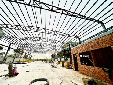 Công trình nhà xưởng hàng nghìn m2 xây dựng kiên cố của Công ty Tứ Hưng không có hồ sơ pháp lý, thi công trái phép là vi phạm pháp luật.