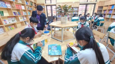 Giờ tự học trong thư viện trường THCS Lý Tự Trọng, huyện Bình Xuyên. (Ảnh: Hà Hồng Hà)