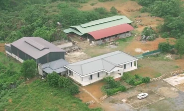 Cơ sở vật chất phục vụ nuôi bò của công ty tại xã Quảng Chu, huyện Chợ Mới. 