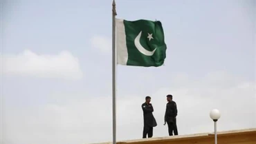 Thủ tướng tạm quyền của Pakistan tuyên thệ nhậm chức