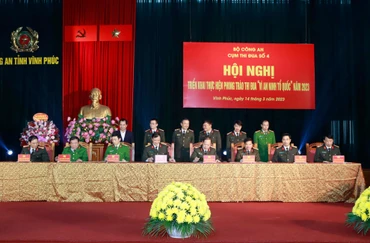Lãnh đạo Công an 8 tỉnh ký giao ước thi đua.