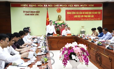 Bộ trưởng Giáo dục và Đào tạo Nguyễn Kim Sơn cho biết sẽ xây dựng Đắk Lắk trở thành trung tâm giáo dục-đào tạo của vùng Tây Nguyên.