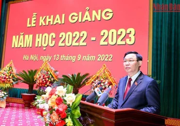 Chủ tịch Quốc hội Vương Đình Huệ phát biểu tại lễ khai giảng. (Ảnh: Duy Linh) 