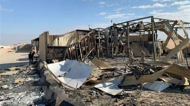 Hiện trường đổ nát sau một vụ tấn công tên lửa tại căn cứ không quân Ain al-Asad ở phía tây Iraq ngày 13/1/2021. (Ảnh minh họa: AFP/TTXVN)