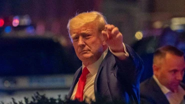 Ông Trump tới Tháp Trump sau ngày FBI khám xét khu nghỉ dưỡng Mar-a-Lago của ông tại Florida. (Ảnh: Reuters)