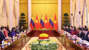 Phó Chủ tịch nước Võ Thị Ánh Xuân hội đàm với Phó Tổng thống thường trực Cộng hòa Bolivar Venezuela Delcy Rodriguez Gomez. (Ảnh: TTXVN) 