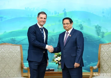 Thủ tướng Phạm Minh Chính đón Bộ trưởng Tư pháp Hungary Bence Tuzson.