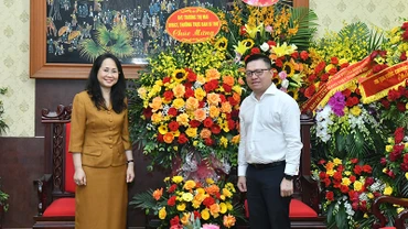 Các cơ quan, đơn vị thăm và chúc mừng Báo Nhân Dân nhân dịp 21/6