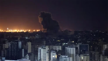 Khói bốc lên từ vùng ngoại ô phía nam thủ đô Beirut, Lebanon, ngày 2/10/2024. (Ảnh: Reuters)