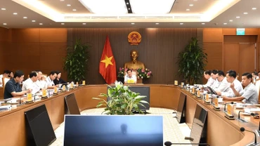 Phó Thủ tướng Lê Minh Khái chủ trì cuộc họp. (Ảnh: VGP)